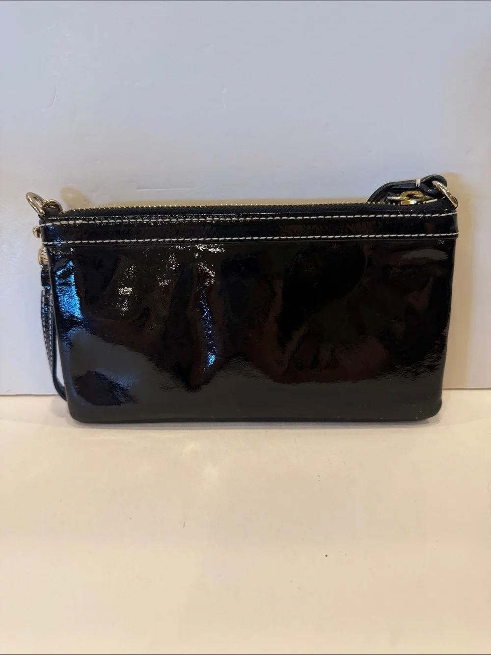 Dooney & Bourke sleek dooney